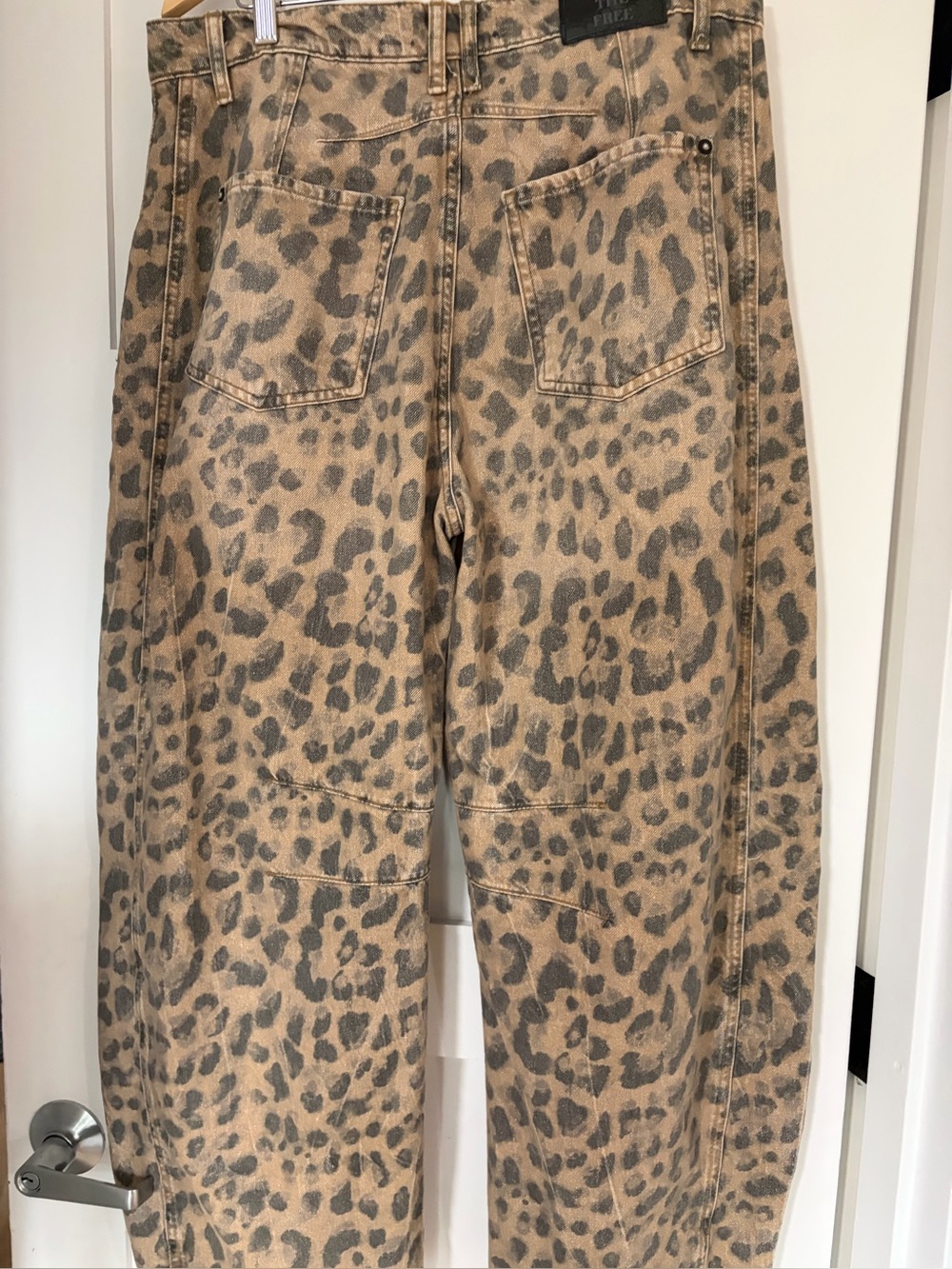 Free People Leopard Print Barrel Jeans – Size 29
